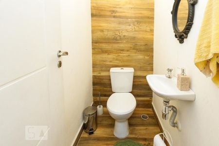 Casa à venda com 225m², 3 quartos e 2 vagas Casa à venda com 225m², 3 quartos e 2 vagasBanheiro