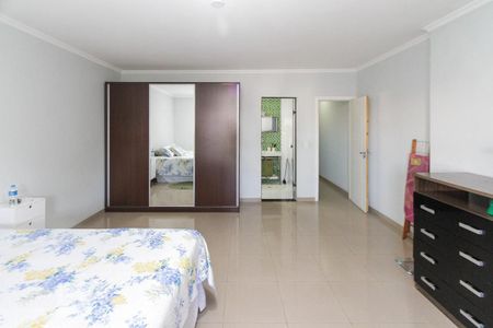 Casa à venda com 225m², 3 quartos e 2 vagas Casa à venda com 225m², 3 quartos e 2 vagasSuite