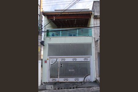 Casa à venda com 225m², 3 quartos e 2 vagas Casa à venda com 225m², 3 quartos e 2 vagasfachada