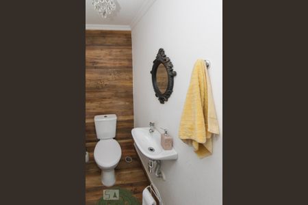 Casa à venda com 225m², 3 quartos e 2 vagas Casa à venda com 225m², 3 quartos e 2 vagasBanheiro