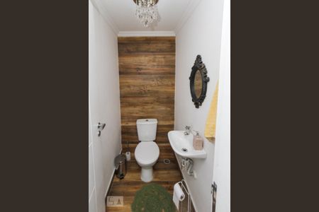 Casa à venda com 225m², 3 quartos e 2 vagas Casa à venda com 225m², 3 quartos e 2 vagasBanheiro