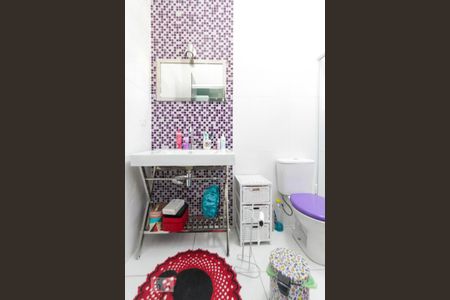 Casa à venda com 225m², 3 quartos e 2 vagas Casa à venda com 225m², 3 quartos e 2 vagasBanheiro Suite 02