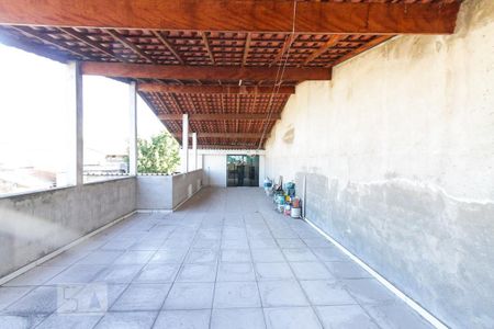 Casa à venda com 225m², 3 quartos e 2 vagas Casa à venda com 225m², 3 quartos e 2 vagasTerraço