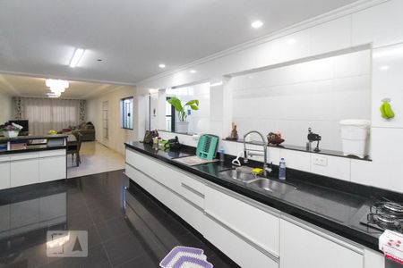Casa à venda com 225m², 3 quartos e 2 vagas Casa à venda com 225m², 3 quartos e 2 vagasCozinha