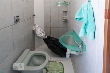 Casa à venda com 225m², 3 quartos e 2 vagas Casa à venda com 225m², 3 quartos e 2 vagasbanheiro