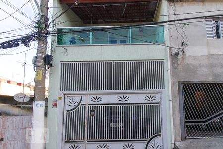 Casa à venda com 225m², 3 quartos e 2 vagas Casa à venda com 225m², 3 quartos e 2 vagasfachda