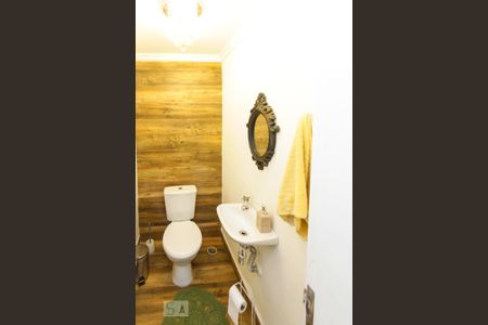 Casa à venda com 225m², 3 quartos e 2 vagas Casa à venda com 225m², 3 quartos e 2 vagasBanheiro