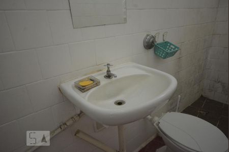 Banheiro Social - Pia de kitnet/studio para alugar com 1 quarto, 34m² em Centro, Rio de Janeiro