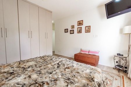 Casa à venda com 220m², 3 quartos e 2 vagasSuíte 2