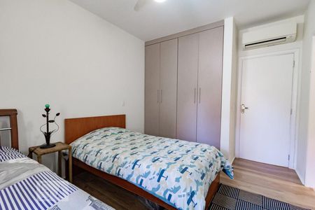 Casa à venda com 220m², 3 quartos e 2 vagasSuíte 1