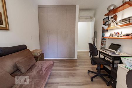 Casa à venda com 220m², 3 quartos e 2 vagasQuarto
