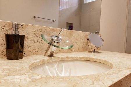 Casa à venda com 220m², 3 quartos e 2 vagasBanheiro da Suíte 2