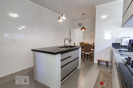 Casa à venda com 220m², 3 quartos e 2 vagasCozinha