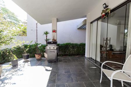 Casa à venda com 220m², 3 quartos e 2 vagasQuintal