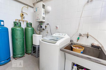 Casa à venda com 220m², 3 quartos e 2 vagasÁrea de Serviço