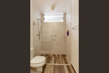 Casa à venda com 220m², 3 quartos e 2 vagasBanheiro da Suíte 2