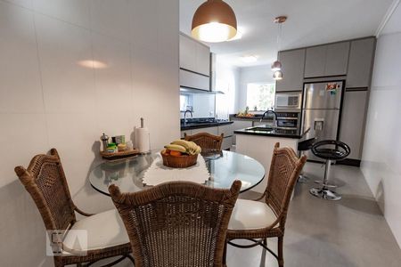 Casa à venda com 220m², 3 quartos e 2 vagasCozinha