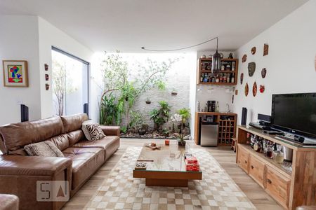 Sala de casa à venda com 3 quartos, 220m² em Campo Belo, São Paulo