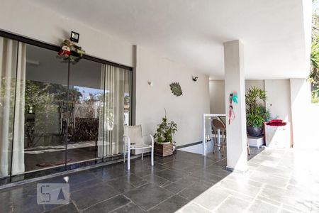 Casa à venda com 220m², 3 quartos e 2 vagasQuintal