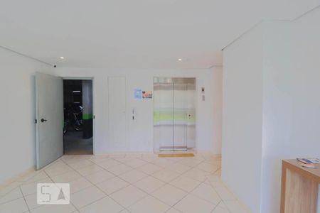 Apartamento à venda com 42m², 2 quartos e 1 vaga Apartamento à venda com 42m², 2 quartos e 1 vagaHall
