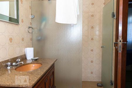 Casa à venda com 289m², 5 quartos e 6 vagasBanheiro da Suíte 1