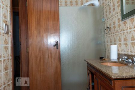 Casa à venda com 289m², 5 quartos e 6 vagasBanheiro da Suíte 2