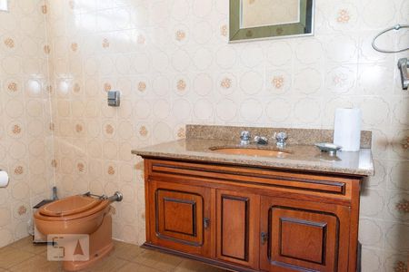 Casa à venda com 289m², 5 quartos e 6 vagasBanheiro da Suíte 1