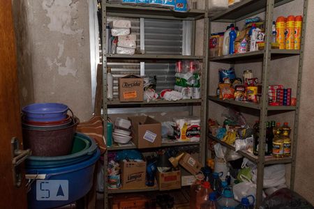 Casa à venda com 289m², 5 quartos e 6 vagasDespensa