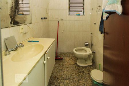 Casa para alugar com 690m², 5 quartos e 4 vagasBanheiro