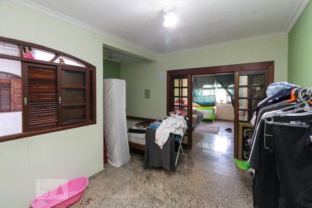 Casa para alugar com 690m², 5 quartos e 4 vagasSuite