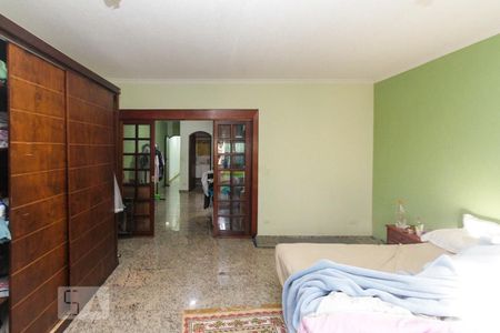 Casa para alugar com 690m², 5 quartos e 4 vagasSuite