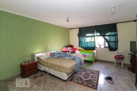 Casa para alugar com 690m², 5 quartos e 4 vagasSuite