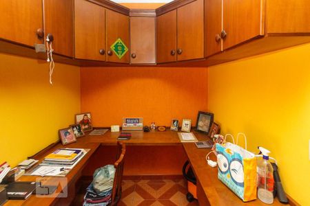 Casa para alugar com 690m², 5 quartos e 4 vagasSuite