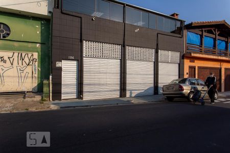 Casa à venda com 110m², 2 quartos e 1 vaga Casa à venda com 110m², 2 quartos e 1 vagaFachada