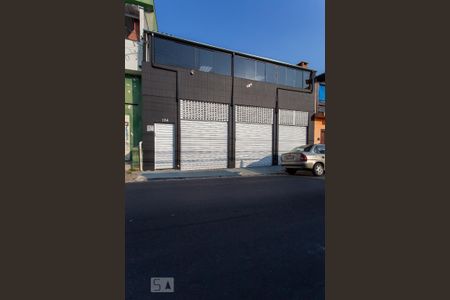 Casa à venda com 110m², 2 quartos e 1 vaga Casa à venda com 110m², 2 quartos e 1 vagaFachada