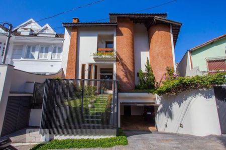 Casa à venda com 400m², 4 quartos e 4 vagasFachada