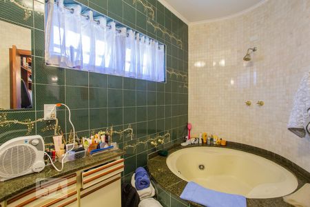 Casa à venda com 400m², 4 quartos e 4 vagasBanheiro da Suite 01