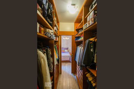 Casa à venda com 400m², 4 quartos e 4 vagasCloset da Suite 01