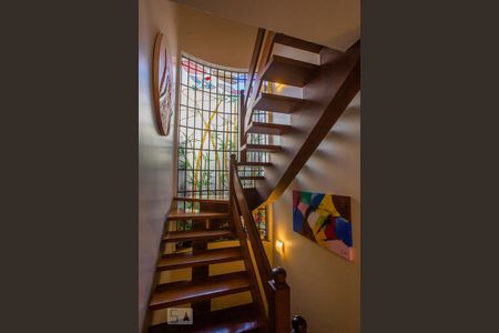 Casa à venda com 400m², 4 quartos e 4 vagasEscada