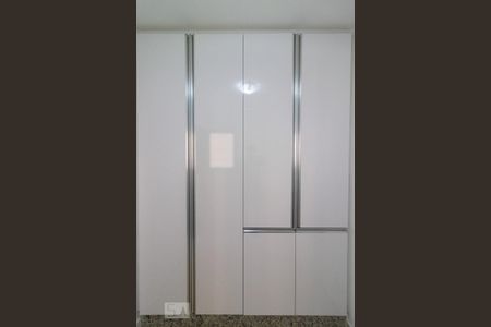 Apartamento para alugar com 110m², 3 quartos e 1 vagaÁrea de Serviço - Armário