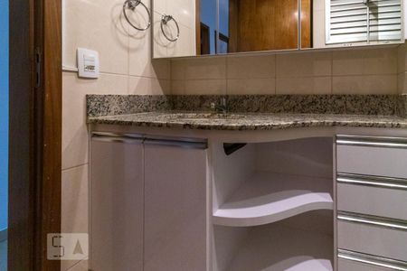 Apartamento para alugar com 110m², 3 quartos e 1 vagaBanheiro - Armários