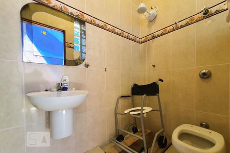 Casa à venda com 350m², 3 quartos e 5 vagasBanheiro de Serviço