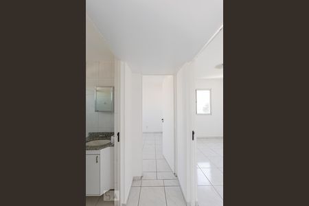 Corredor de apartamento para alugar com 2 quartos, 52m² em Vila Guilhermina, São Paulo