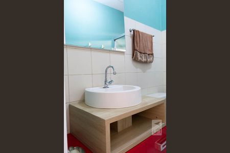 Casa de condomínio à venda com 80m², 2 quartos e 1 vagaBanheiro