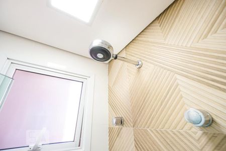 Apartamento à venda com 70m², 3 quartos e 2 vagasChuveiro