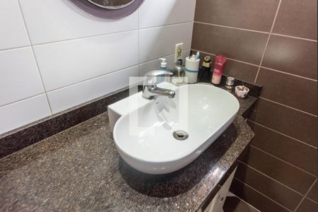 Casa à venda com 250m², 3 quartos e 2 vagas Casa à venda com 250m², 3 quartos e 2 vagasBanheiro da Suíte