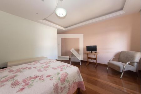 Casa à venda com 250m², 3 quartos e 2 vagas Casa à venda com 250m², 3 quartos e 2 vagasSuíte