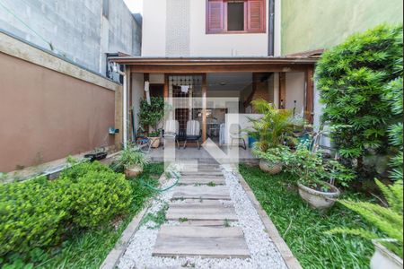 Casa à venda com 250m², 3 quartos e 2 vagas Casa à venda com 250m², 3 quartos e 2 vagasQuintal - Jardim