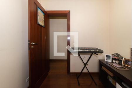 Casa à venda com 250m², 3 quartos e 2 vagas Casa à venda com 250m², 3 quartos e 2 vagasEscritório