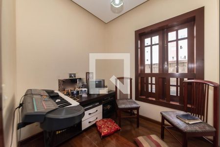 Casa à venda com 250m², 3 quartos e 2 vagas Casa à venda com 250m², 3 quartos e 2 vagasEscritório